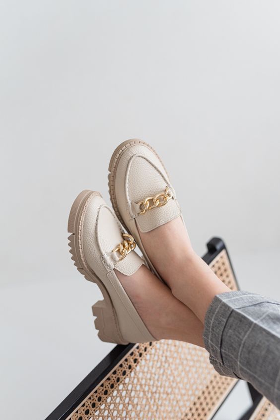 WOMEN'S SHOES